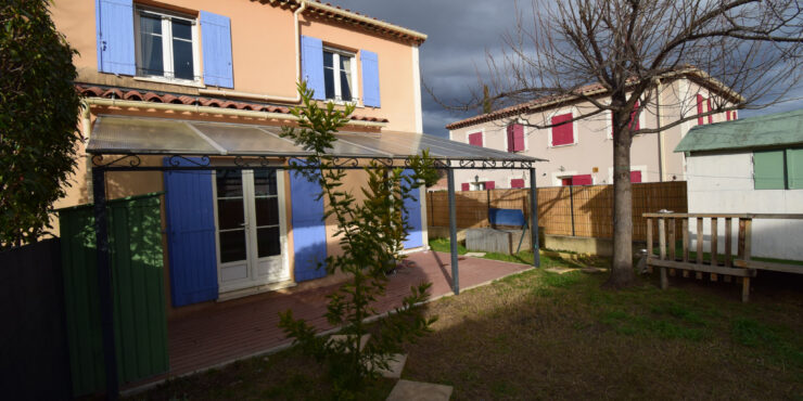 Maison avec trois chambres, garage et jardin à Carpentras